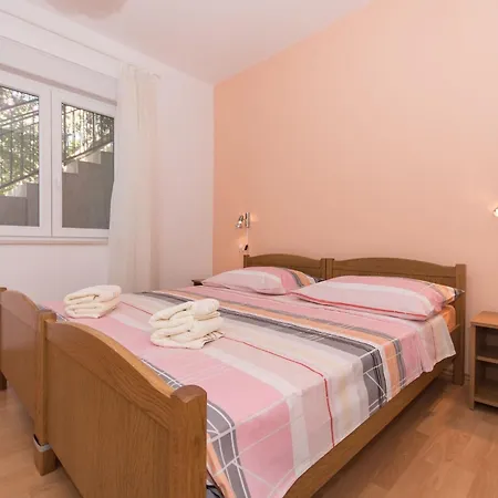 Masteli - Three Bedroom With Terrace And Sea View