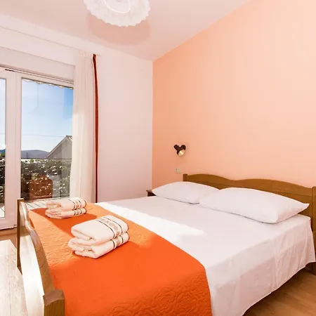 Masteli - Three Bedroom With Terrace And Sea View