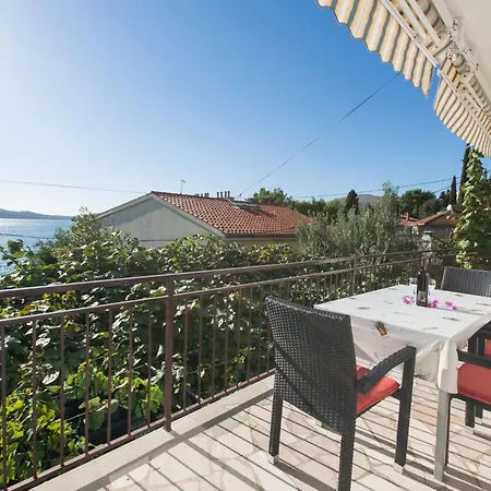 Masteli - Three Bedroom With Terrace And Sea View Trogir